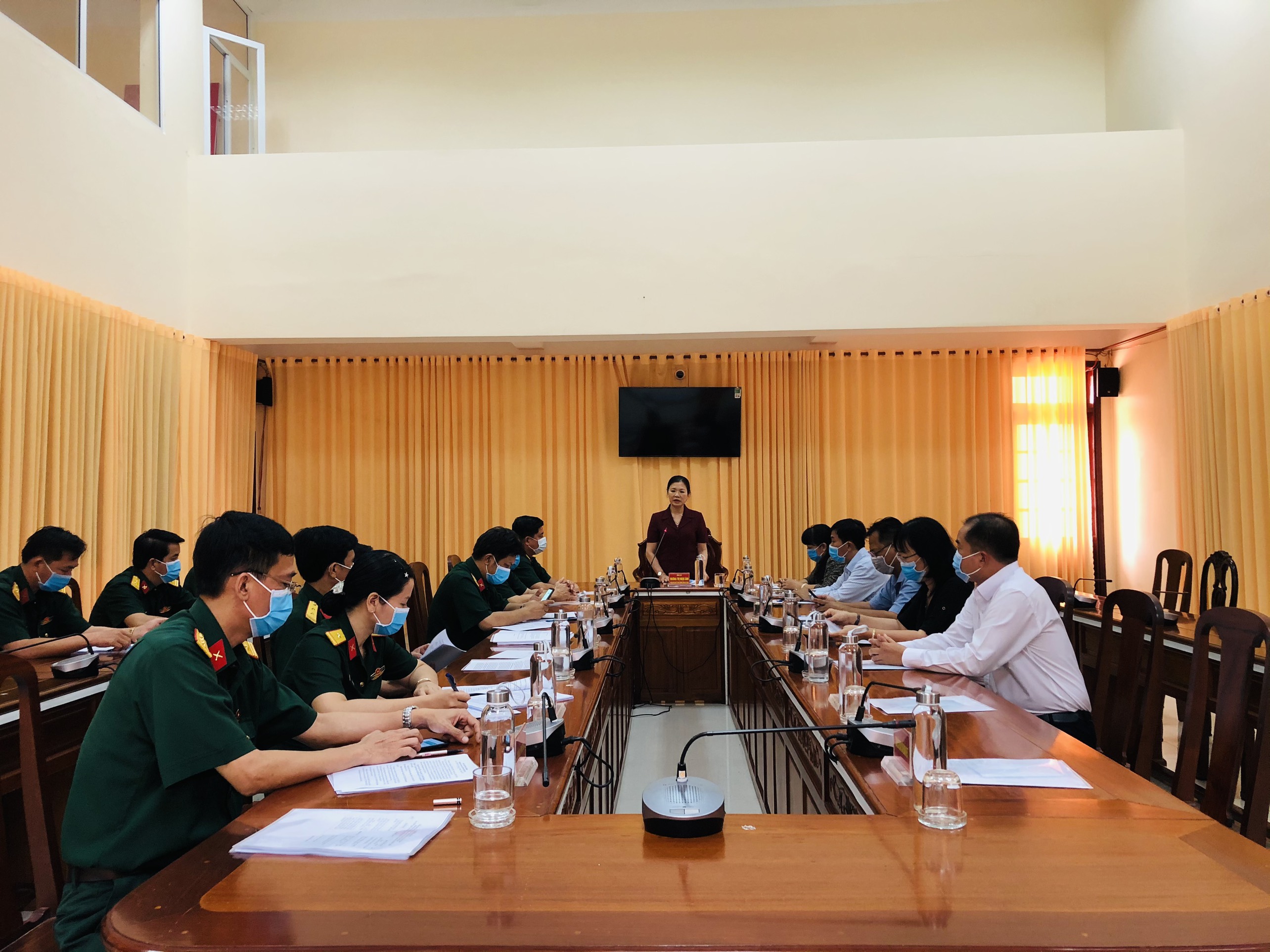 Phó chủ tịch Ủy ban Trung ương MTTQ Việt Nam Trương Thị Ngọc Ánh đến thăm, động viên cán bộ, chiến sĩ lực lượng vũ trang thành phố Cần Thơ